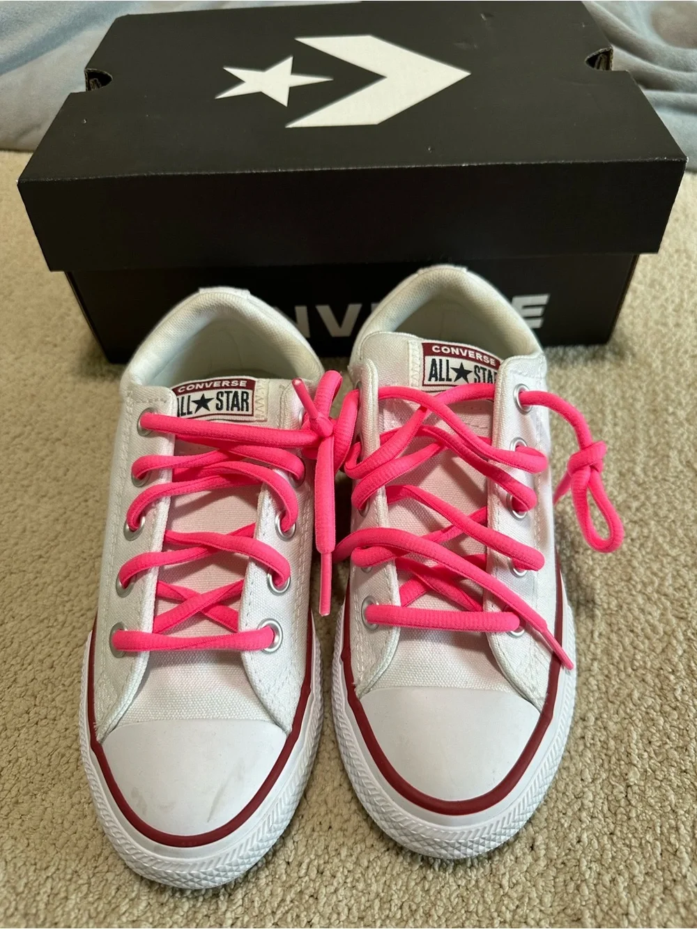 Converse Kids street Ox Low Top Sneakers - White with Bright Pink Laces